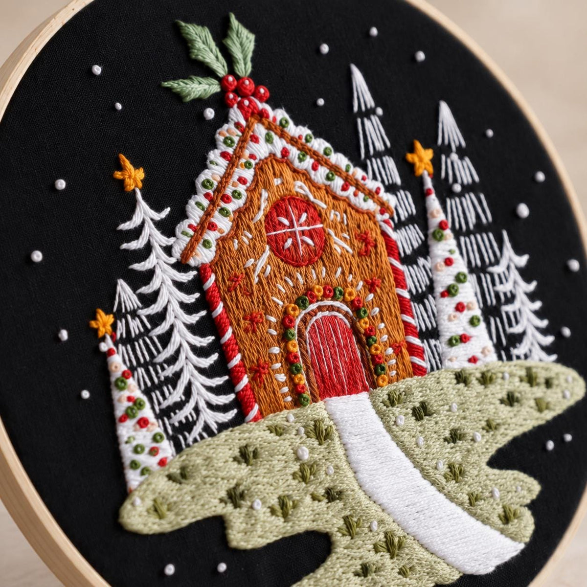 Gingerbread House Embroidery Kit for Beginners, Christmas Winter Scene DIY Needlework Set, 20 cm Holiday Craft Gift for Adults